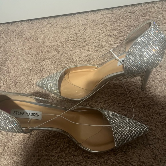 New size 11 decided not to use them for my wedding - Picture 4 of 7